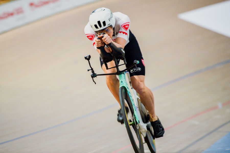 Kacper Stępniak podczas testów aerodynamicznych na torze