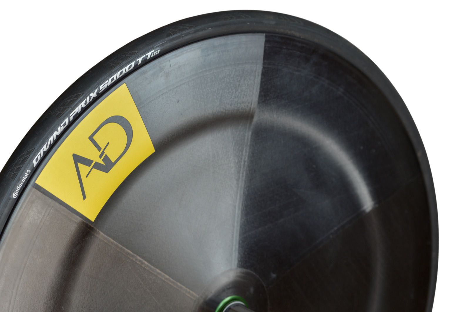 Zbliżenie koła SaBRe Disc z oponą Continental