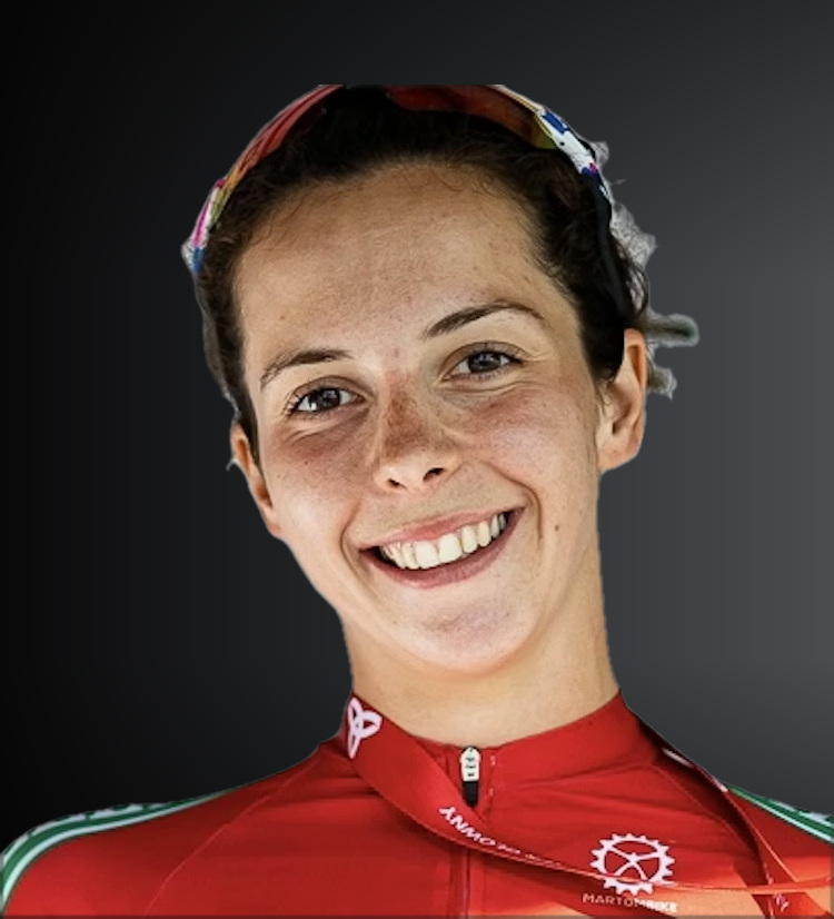 Paulina Klimas — portret na ciemnym tle